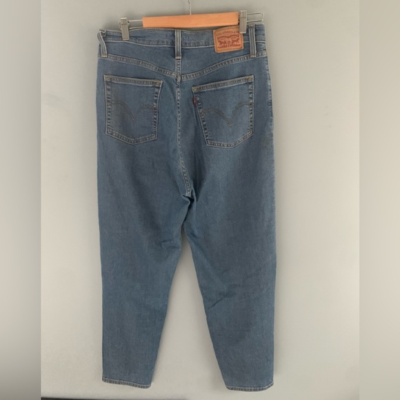 Levi’s High Waist Taper Jeans - Picture 4 of 6